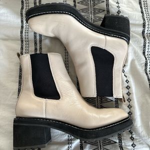 The Carina Platform Chelsea Boot in Harvest Moon